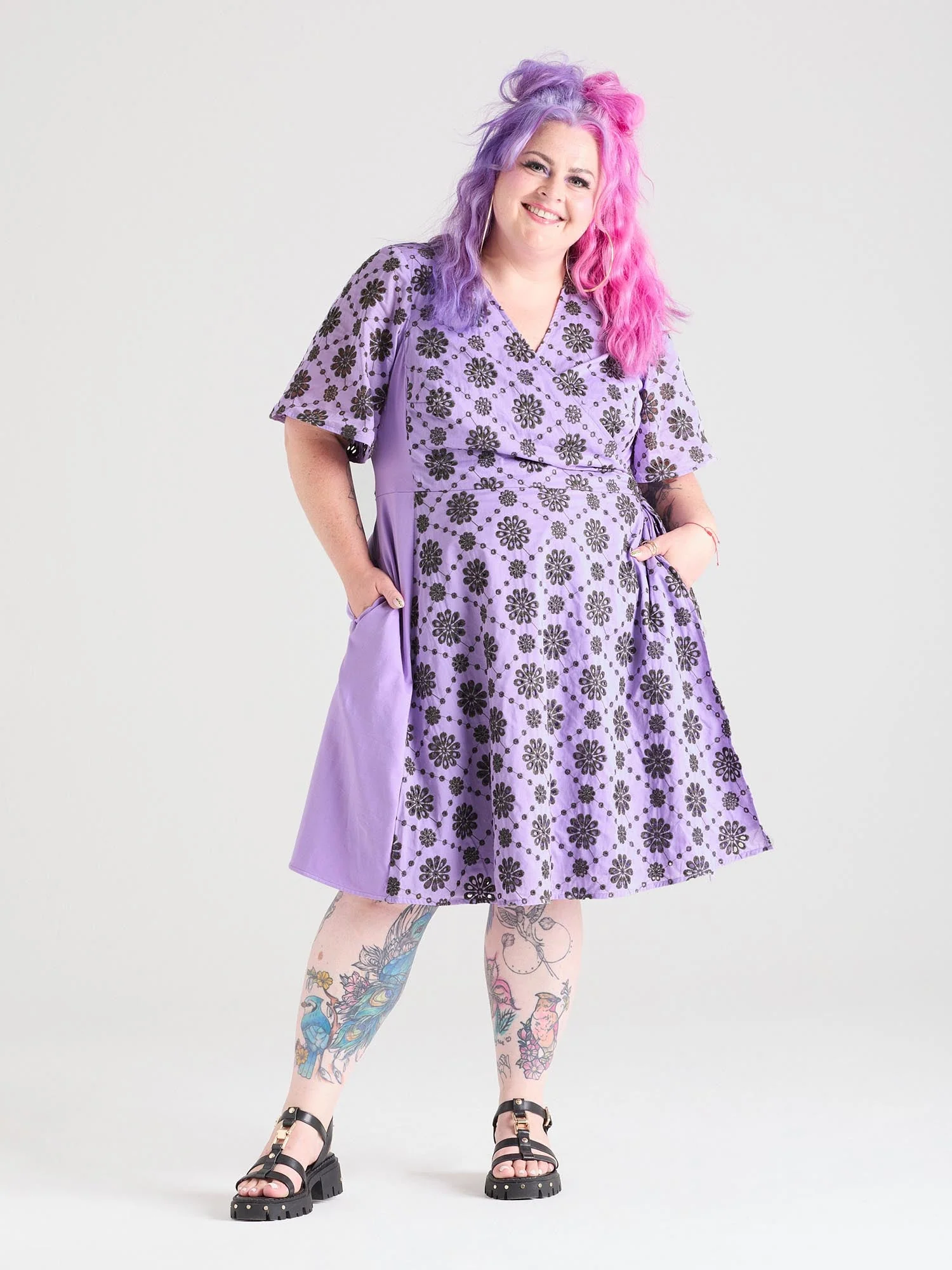 Broderie Anglaise Wrap Dress - Cassis de Violet - Image 5